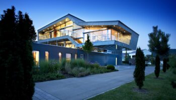 Невероятный высокотехнологичный дом мечты инженера в стиле хайтек