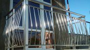 Какой материал лучше для балконных оград?